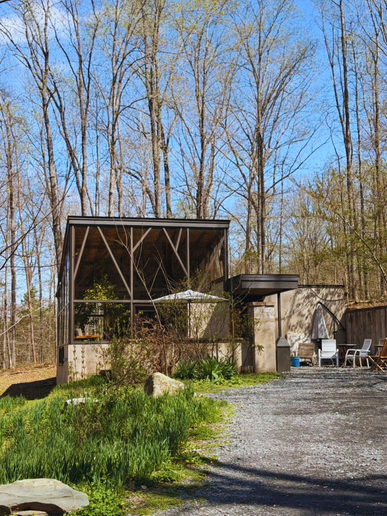 林間玻璃屋側影